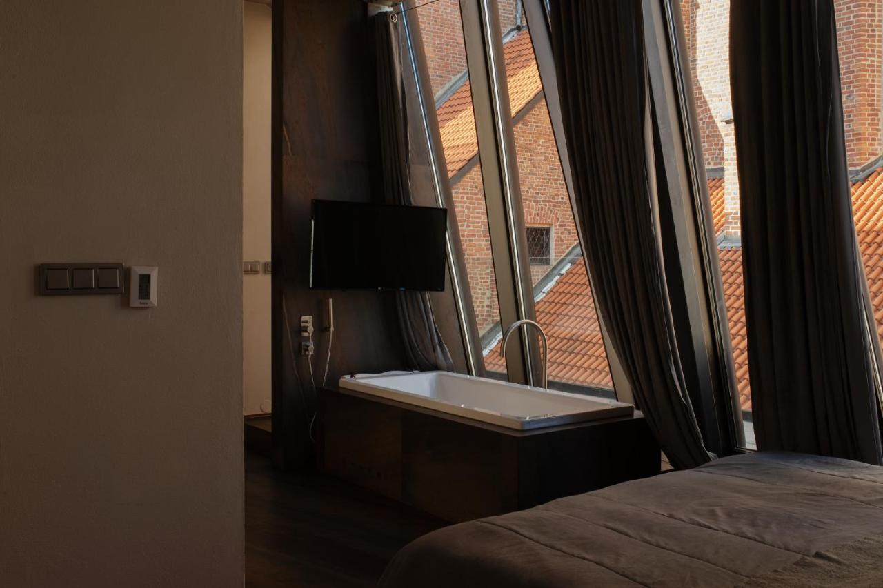 Hotel Monopol Wrocław Kültér fotó A bathtub in a hotel room
