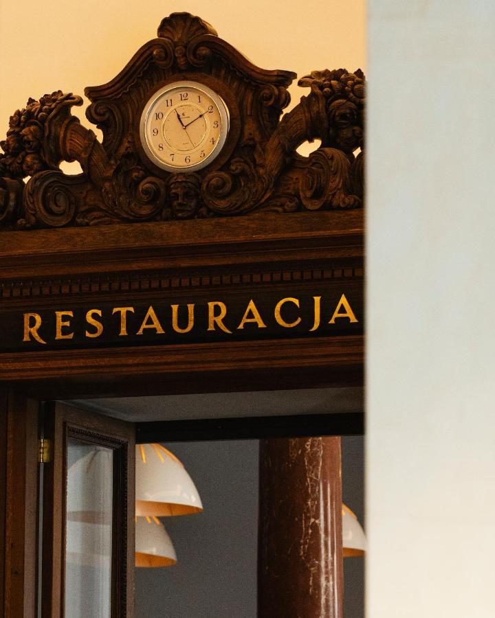Hotel Monopol Wrocław Kültér fotó Restauracja sign