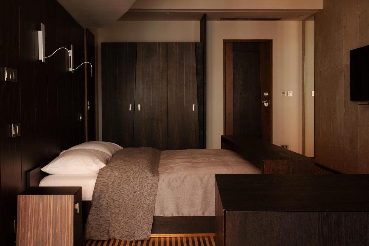 Hotel Monopol Wrocław Kültér fotó A bedroom