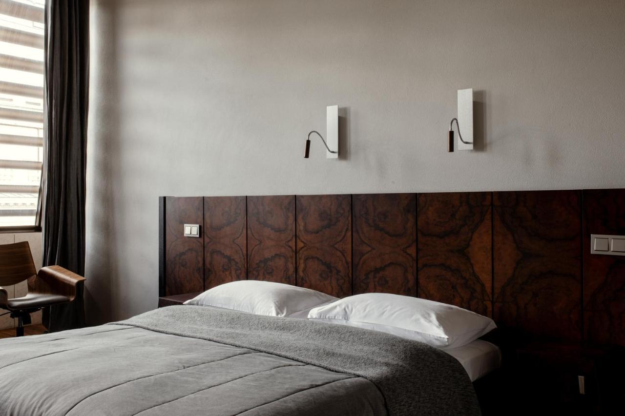 Hotel Monopol Wrocław Kültér fotó A bedroom at the Hotel