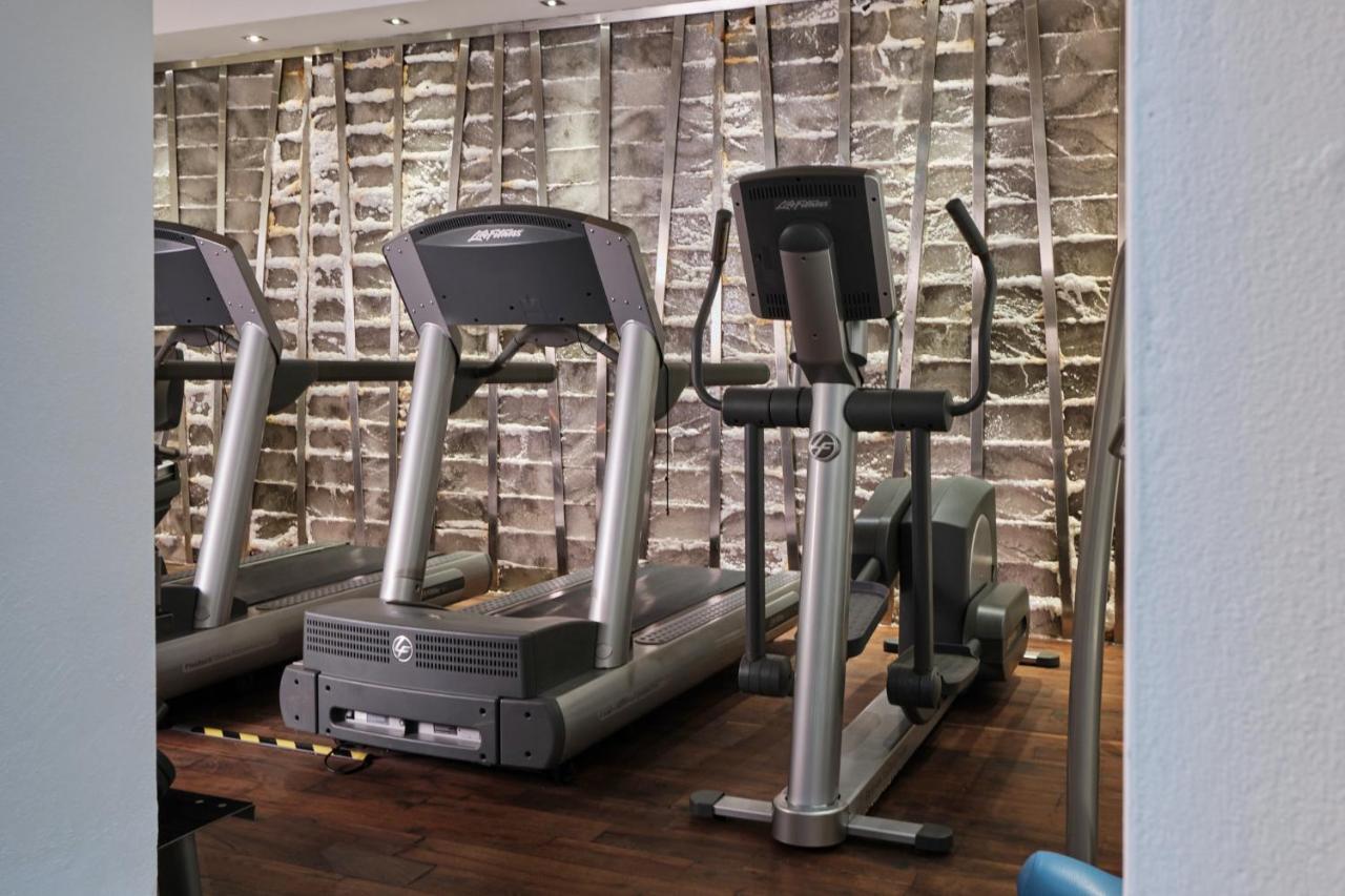 Hotel Monopol Wrocław Kültér fotó A treadmill