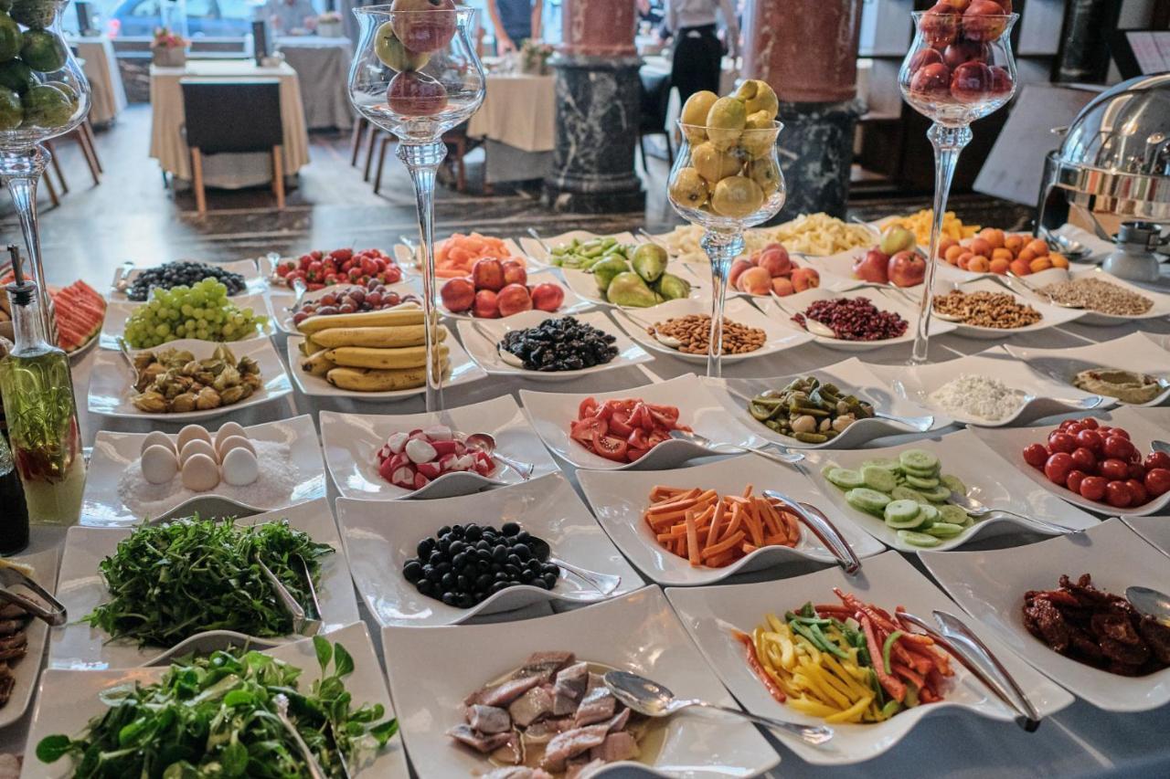 Hotel Monopol Wrocław Kültér fotó A buffet of tapas